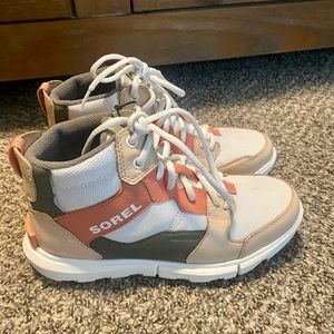 Sorel Explorer II waterproof sneaker low in sea salt